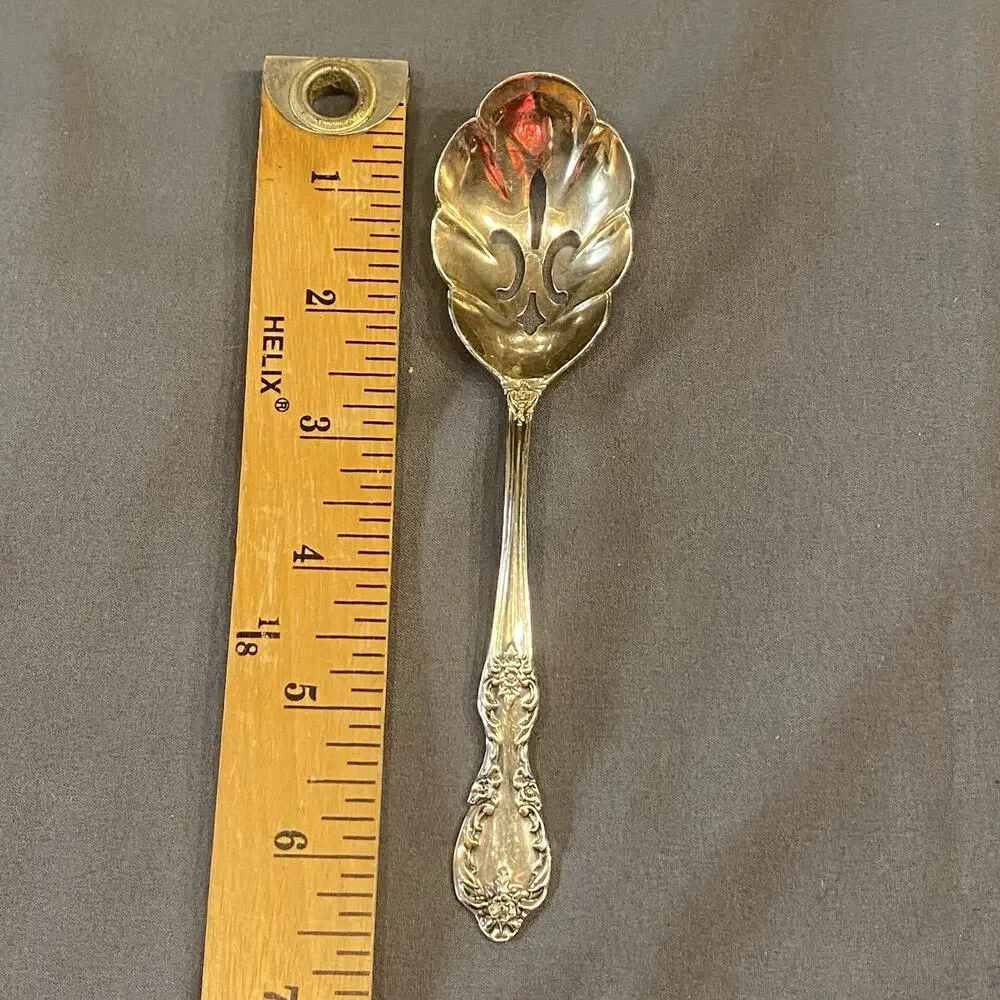 Wm. Rogers & Son Lovelace Slotted Spoon Silverplate Baroque Rococo Post-1940